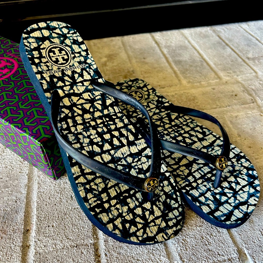 Tory Burch flip flops, size 8 EUC